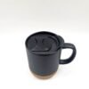 taza-mika-otis-negra-corcho-ceramica
